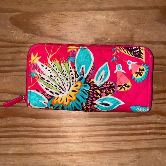 EUC Vera Bradley RFID “Georgia” Quilted Wallet in Retired Rumba Pattern - Picture 2 of 7